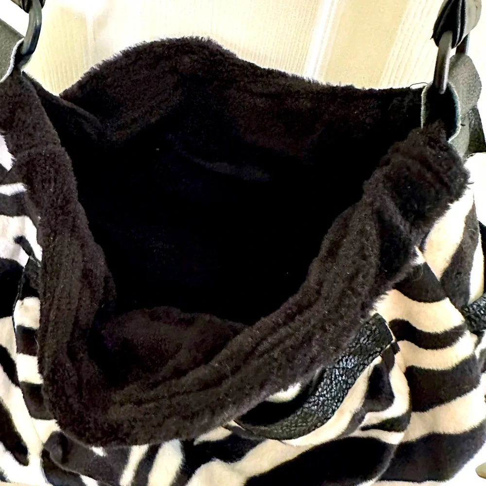 Dog carrier for small dog. Very soft and comfortable for the dog and thick strap